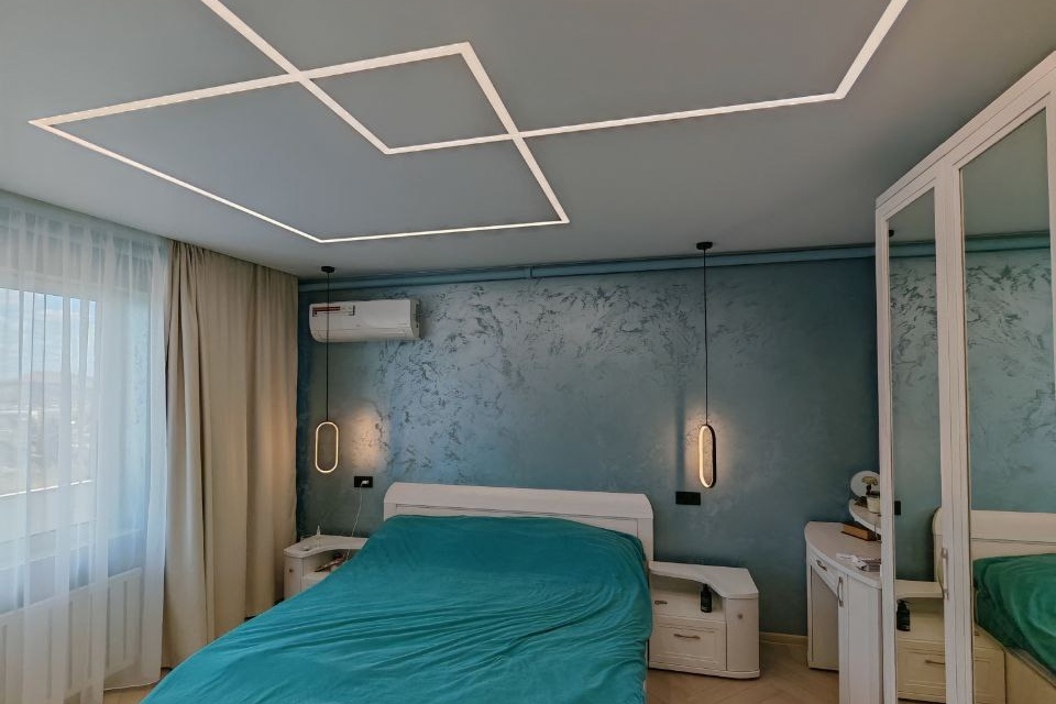 Световые линии в спальню