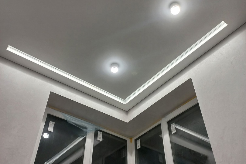 Встроенный карниз с подсветкой