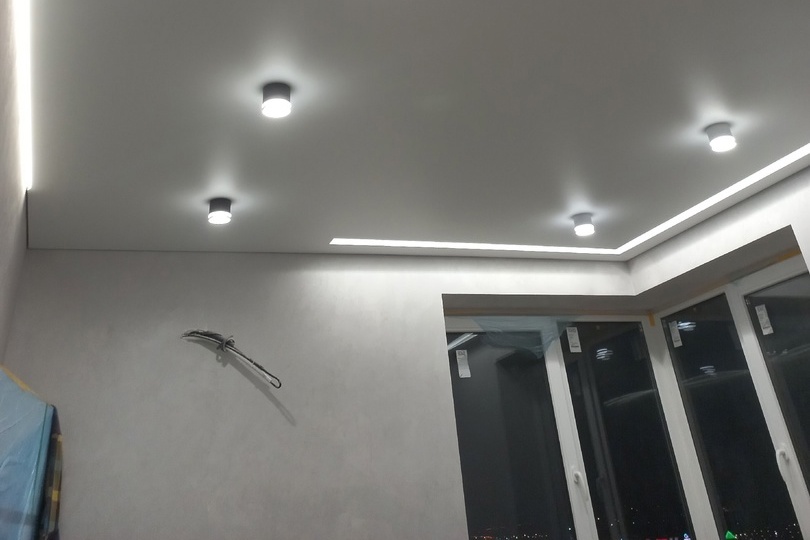 Встроенный карниз с подсветкой