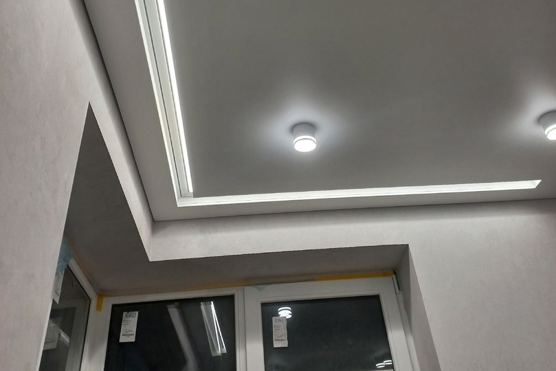 Встроенный карниз с подсветкой