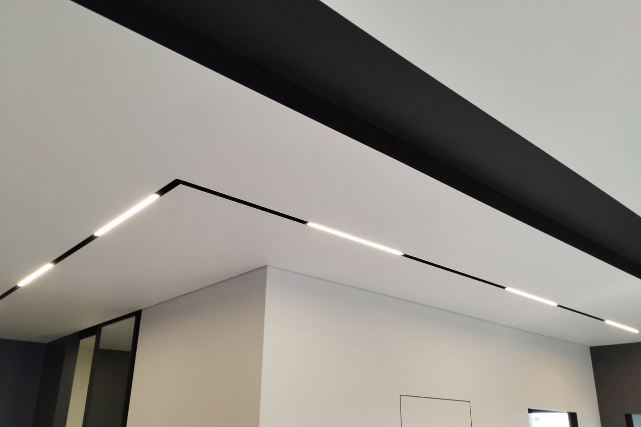 Трековые потолки на всю квартиру
