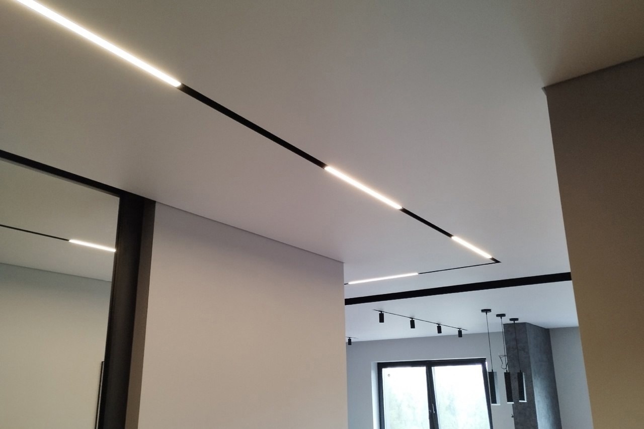 Трековые потолки на всю квартиру