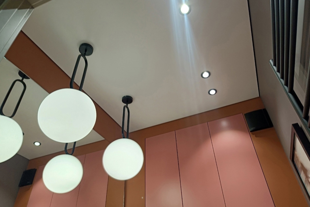 Теневой потолок в коридор и комнаты