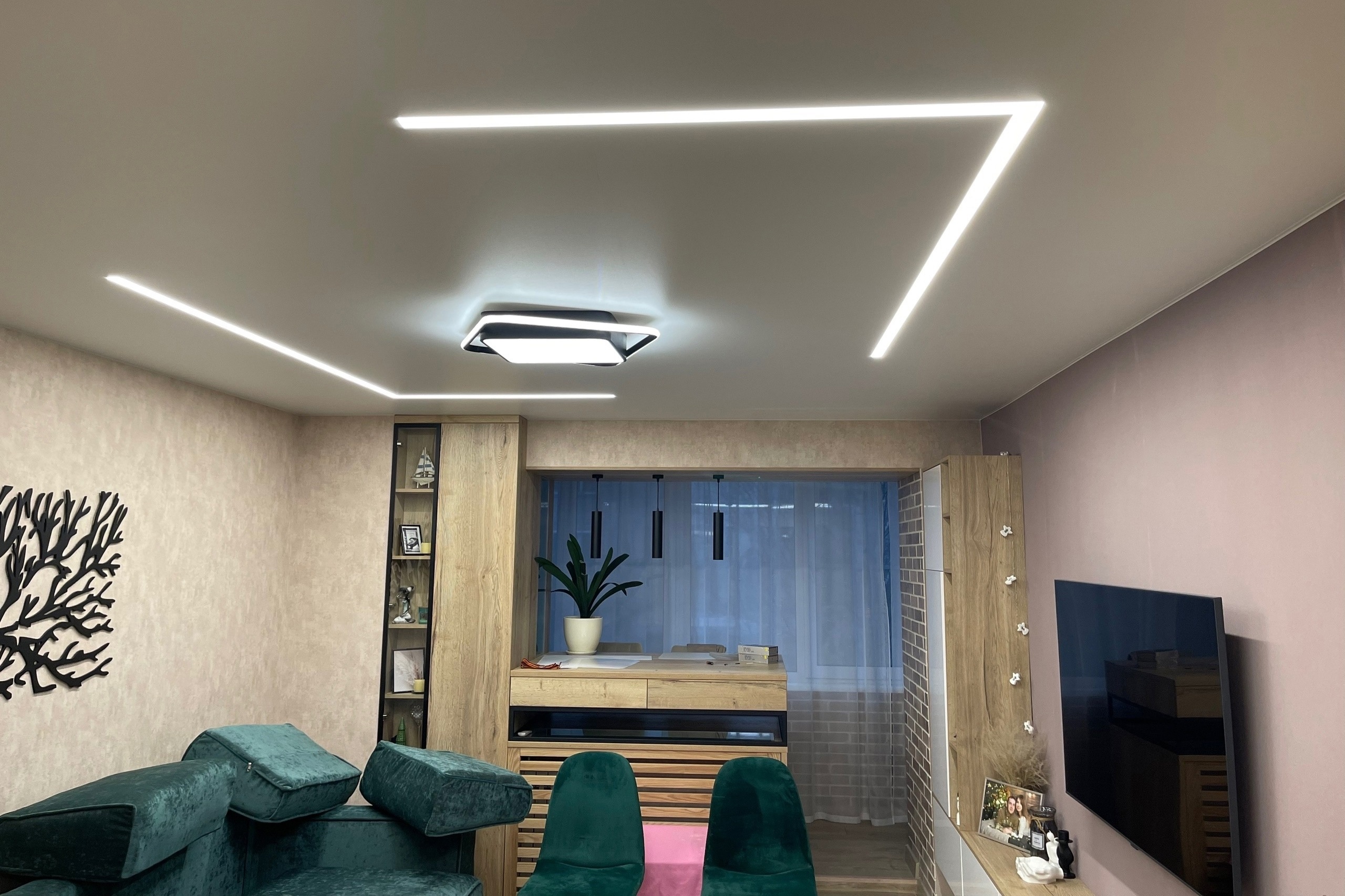 Световые линии в гостиную