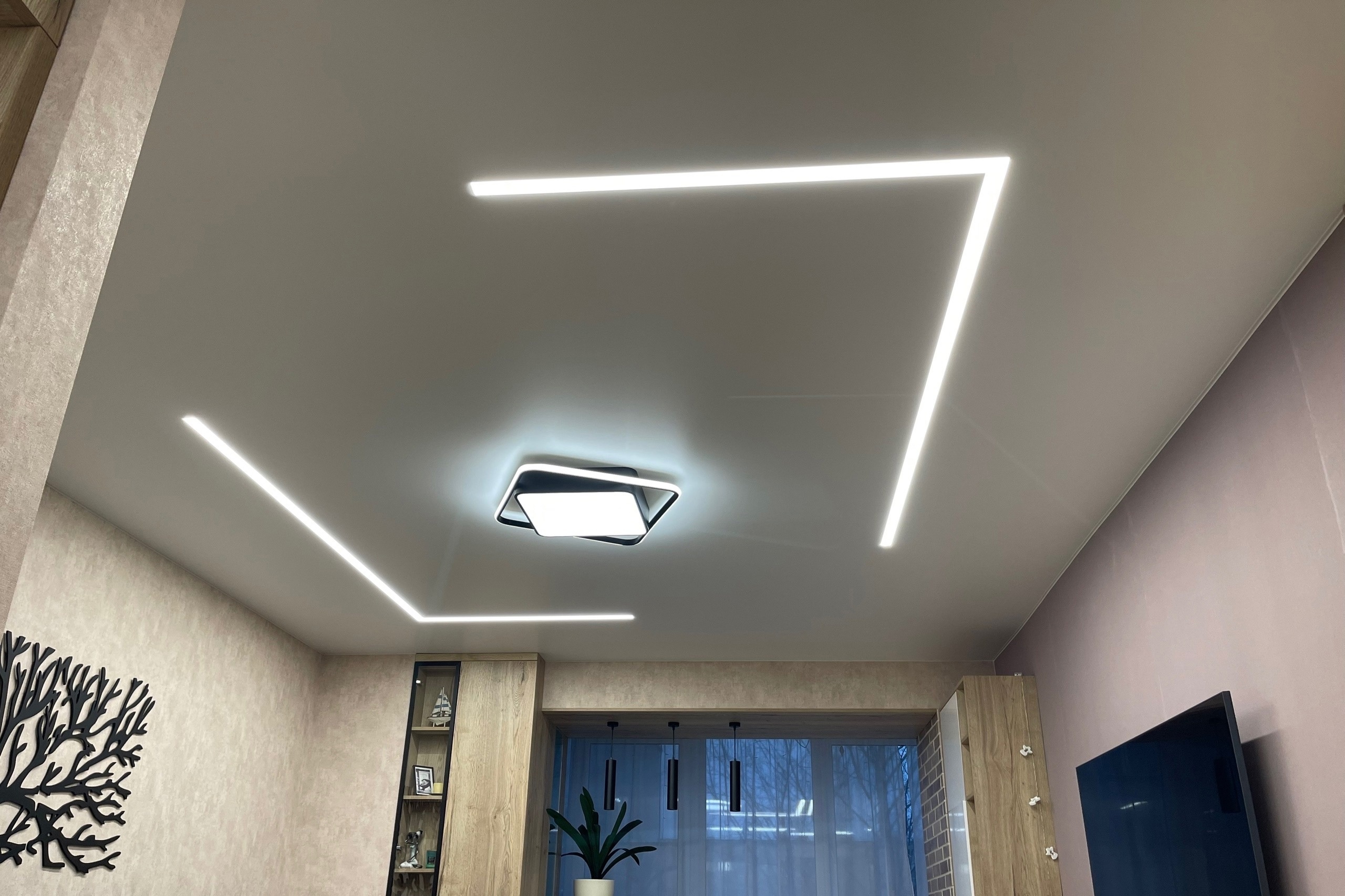 Световые линии в гостиную