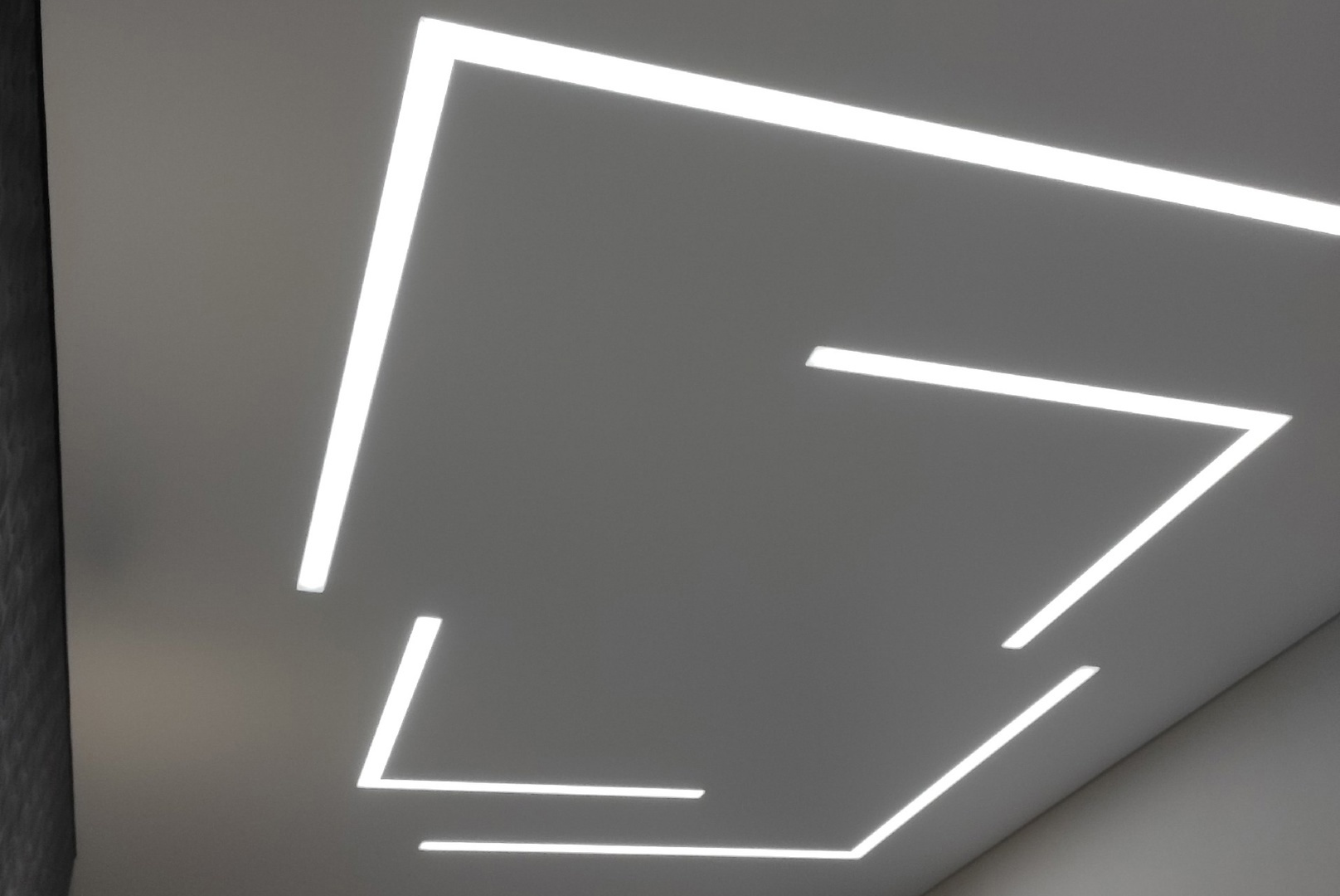 Световые линии в комнату