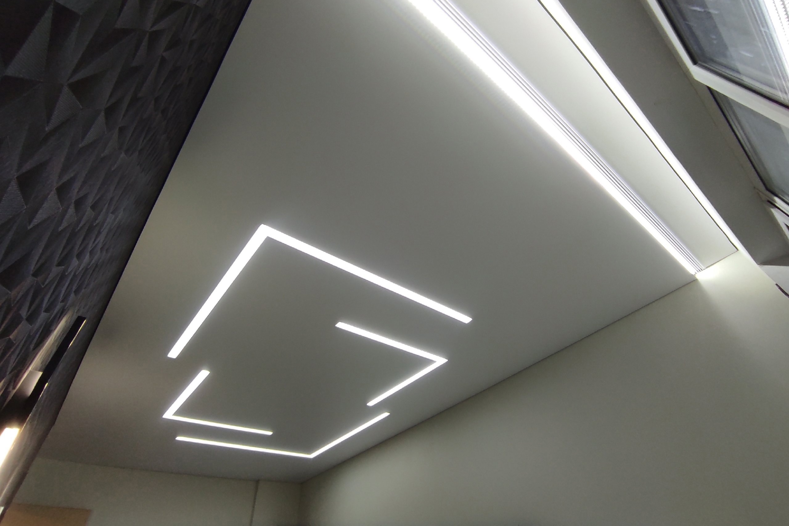 Световые линии в комнату