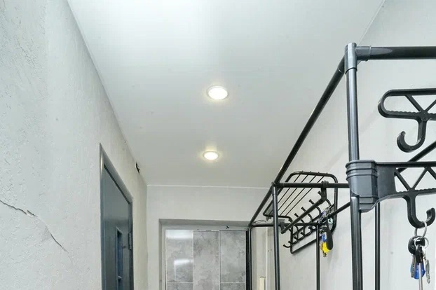 Белый матовый потолок в квартиру