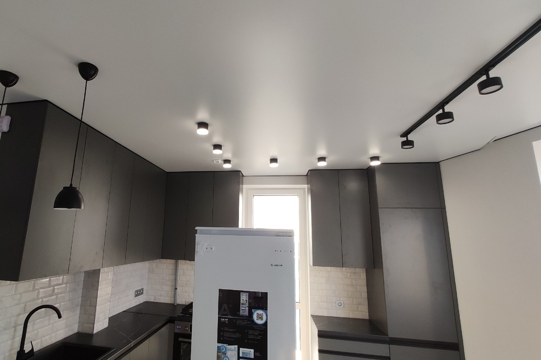 Трековая система + встроенный карниз на кухню