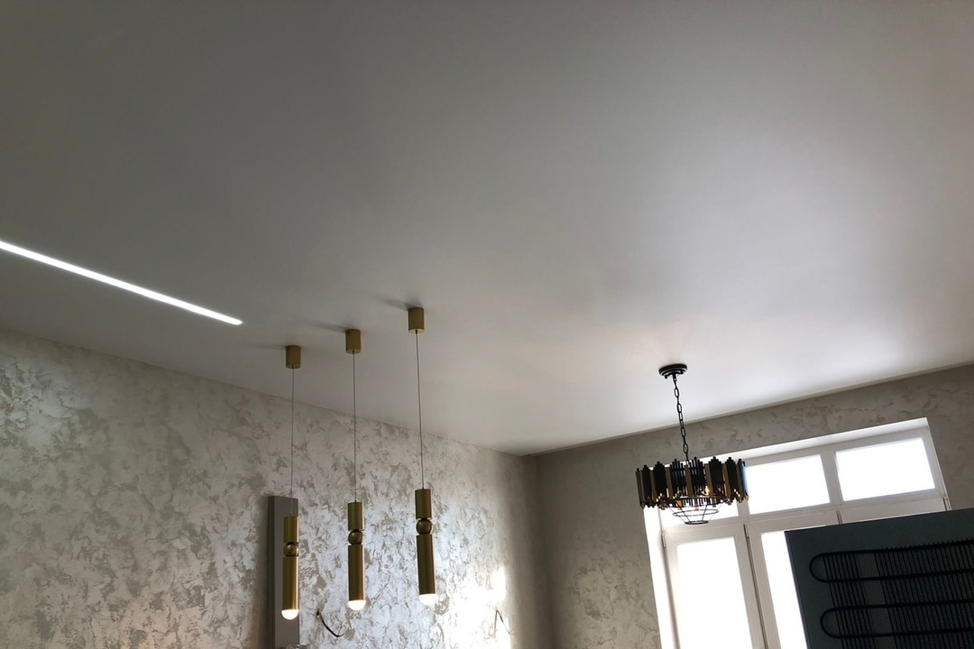 Световые линии + встроенный карниз на кухню