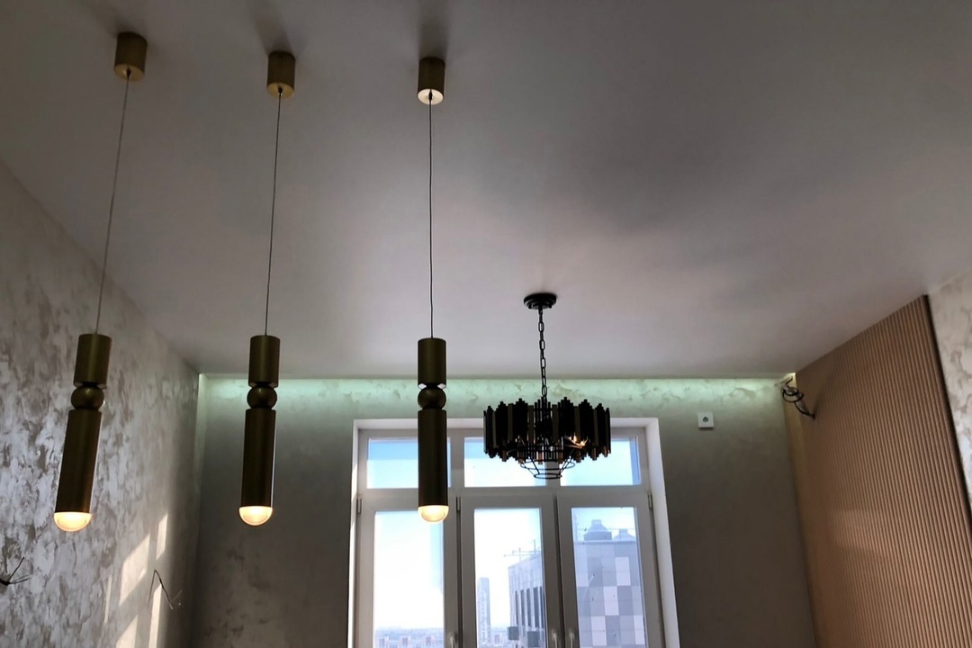 Световые линии + встроенный карниз на кухню