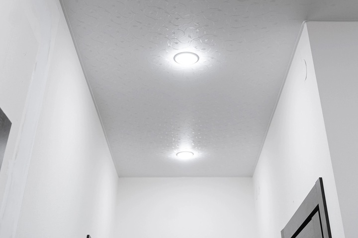 Фактурный потолок в коридор