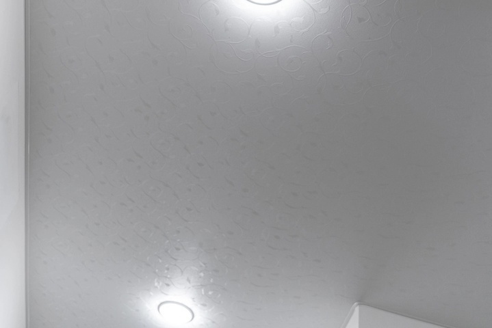 Фактурный потолок в коридор