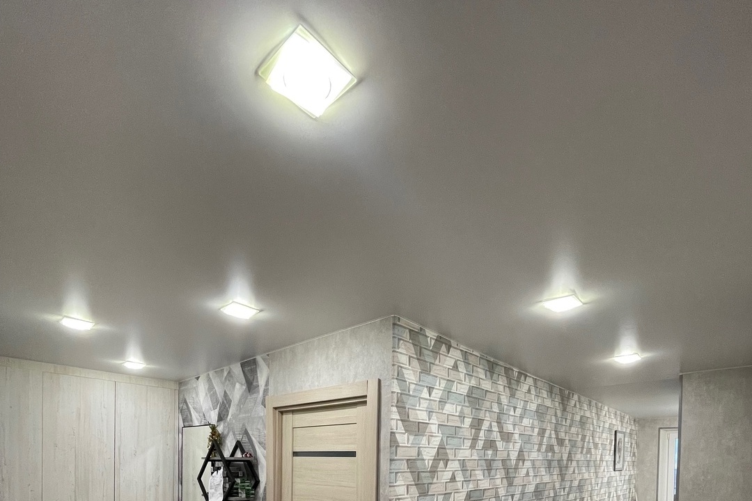 Матовый потолок в коридор