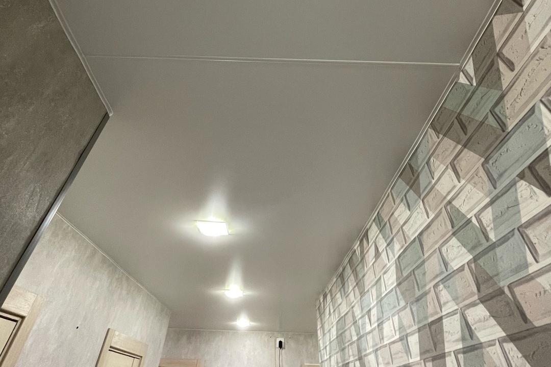 Матовый потолок в коридор