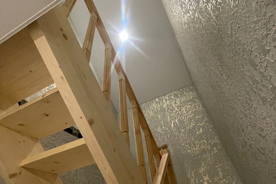 Белые матовые потолки в коттедж